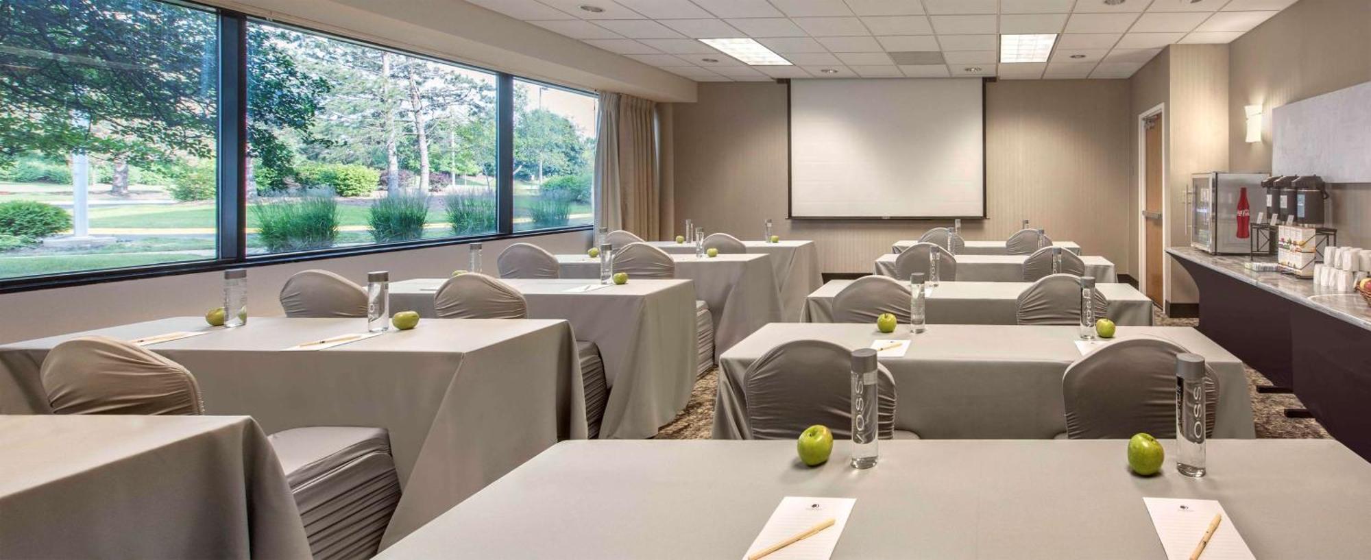 Doubletree By Hilton Chicago Schaumburg Exterior foto